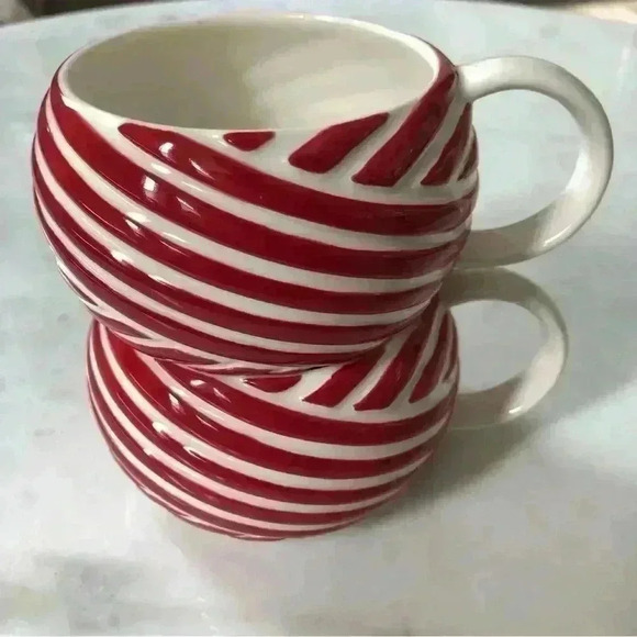 Set of 2 Starbucks  2013 candy cane stripe 12 oz mugs - Picture 1 of 11